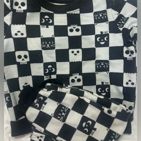 💫NWT Cat&Jack Two Piece with pumpkin and skeleton checkered set - Picture 3 of 8